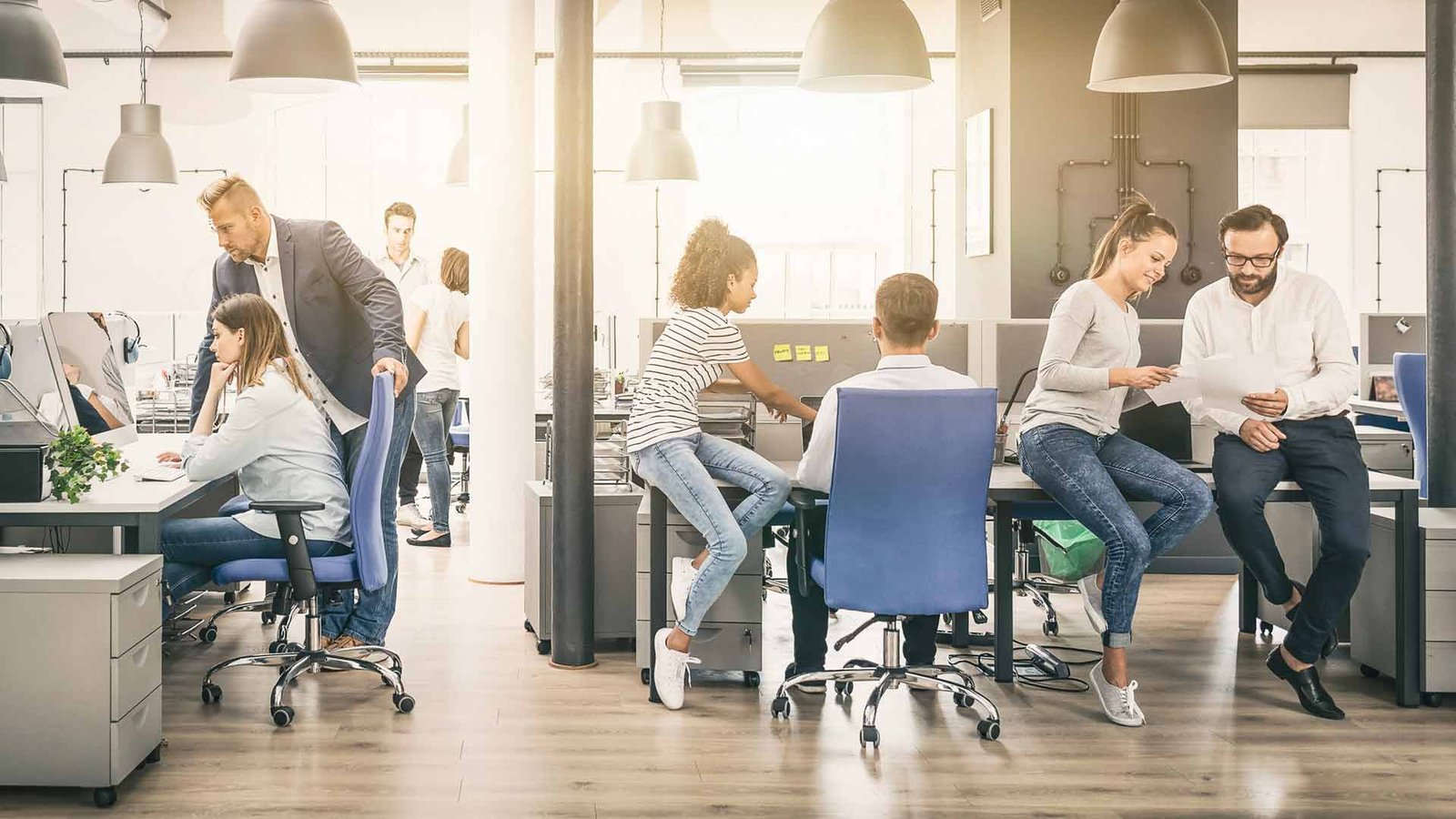 Home 09-coworking-adobestock-250036555-1920x1080